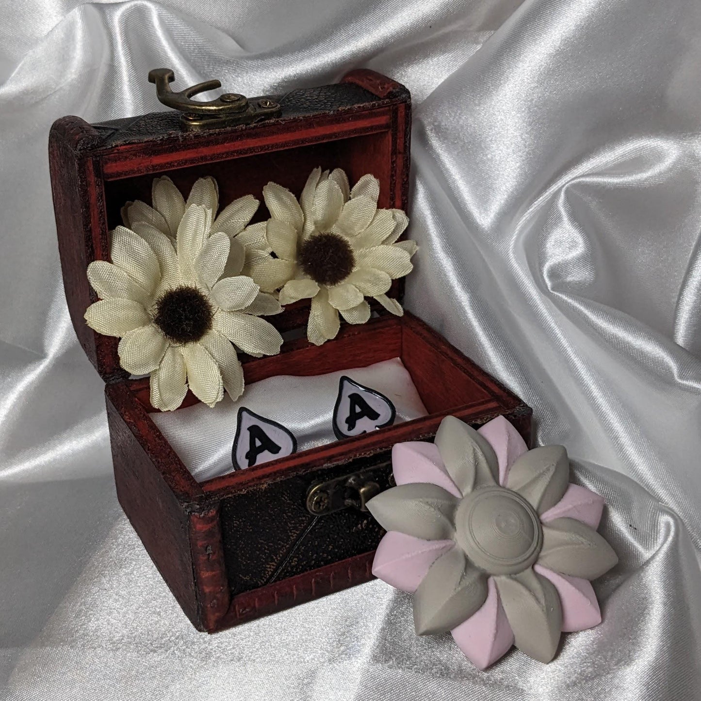 Exquisite Flower Clutch Pin | Handcrafted Floral Brooch Jewelry