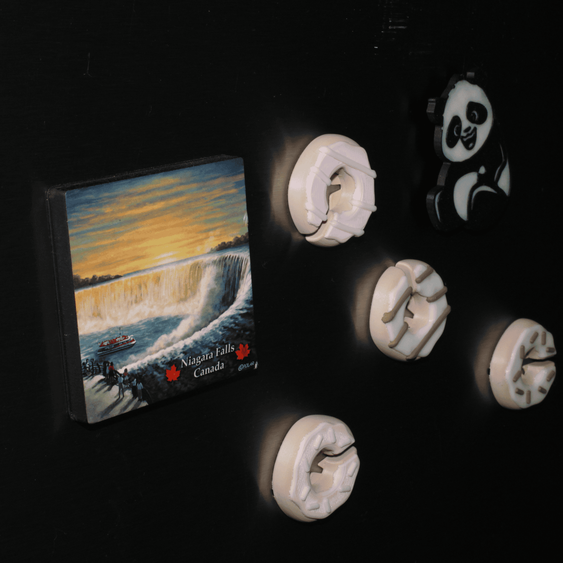 3D printed donut clips for food storage and sealing